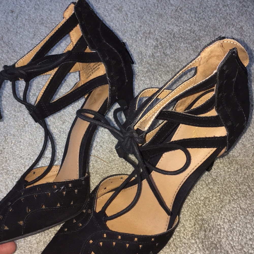 Pointy-toes heels